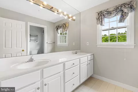 Bath - 600 Narcisi Ln, Wayne, PA 19087 photo 6 of 8