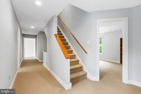 Entry Way - 600 Narcisi Ln, Wayne, PA 19087 photo 5 of 5