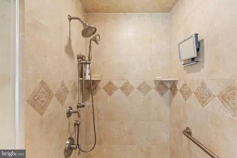 Bath - 600 Narcisi Ln, Wayne, PA 19087 photo 4 of 8