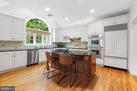 Kitchen - 600 Narcisi Ln, Wayne, PA 19087 photo 2 of 5