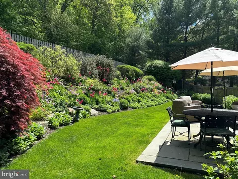 Exterior - 600 Narcisi Ln, Wayne, PA 19087 photo 6 of 11