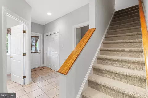 Entry Way - 600 Narcisi Ln, Wayne, PA 19087 photo 2 of 5