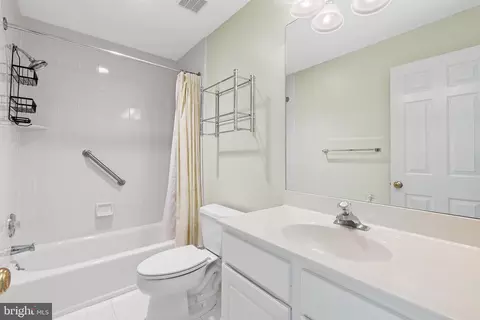 Bath - 600 Narcisi Ln, Wayne, PA 19087 photo 5 of 8