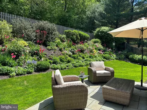 Exterior - 600 Narcisi Ln, Wayne, PA 19087 photo 5 of 11