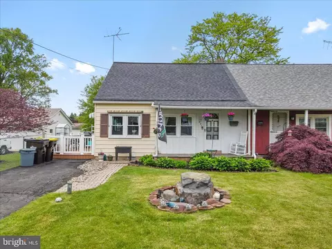 221 S 8th St, North Wales, PA 19454