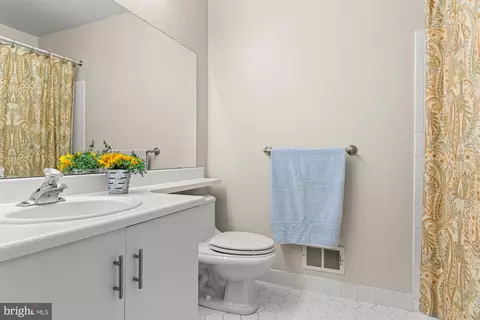 Bath - 104 Lemonton Way, Wayne, PA 19087 photo 4 of 4