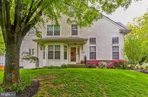 132 Green Valley Cir, Dresher, PA 19025