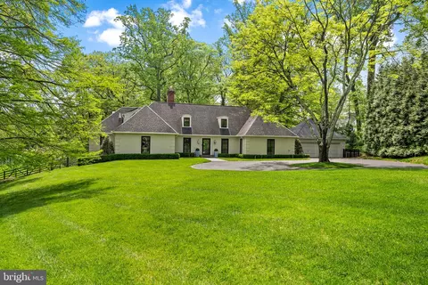 811 Brookwood Rd, Bryn Mawr, PA 19010