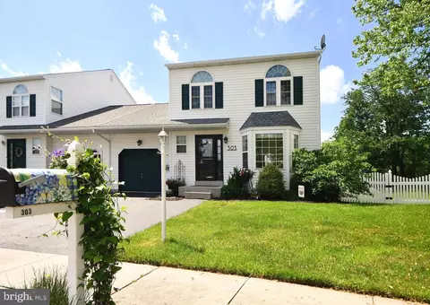 303 Woodcrest Cir, Royersford, PA 19468