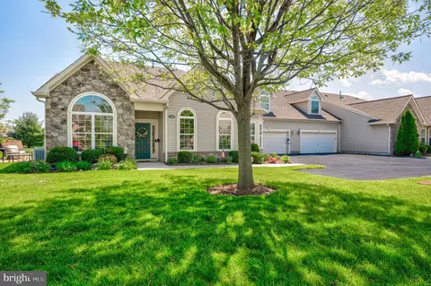 382 Pebble Beach Dr, Royersford, PA 19468