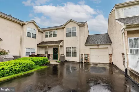 60 Stuart Dr, Norristown, PA 19401