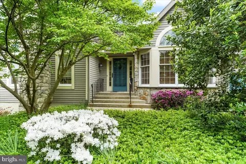 665 Hidden Pond Ln, Huntingdon Valley, PA 19006