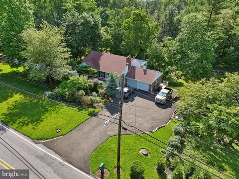 2245 Edge Hill Rd, Huntingdon Valley, PA 19006