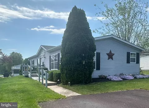 15 Goldenrod Ct W, Harleysville, PA 19438