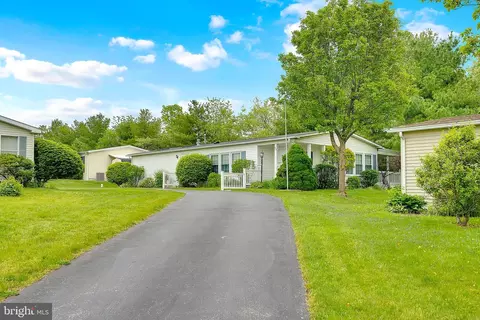 22 Greenbriar Ct, Harleysville, PA 19438