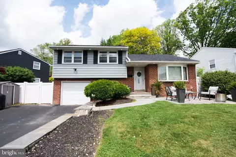 523 Inman Ter, Willow Grove, PA 19090