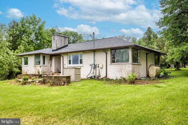 1053 W County Line Rd, Horsham, PA 19044