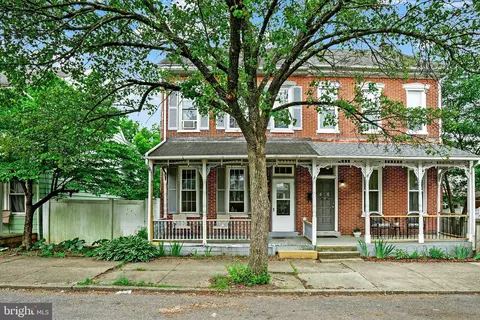 8 E 2nd St, Pottstown, PA 19464