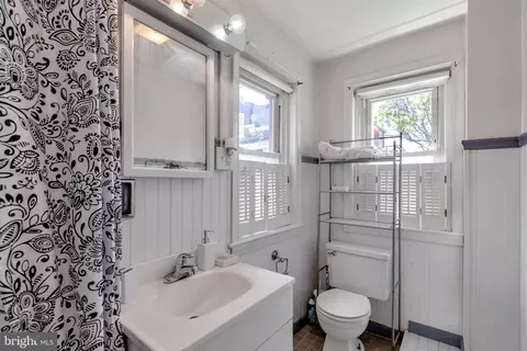 Bath - 48 E 3rd St, Pottstown, PA 19464 photo 2 of 3