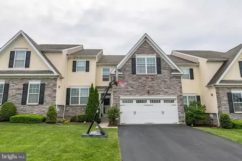 2021 Pleasant Valley Dr, Lansdale, PA 19446