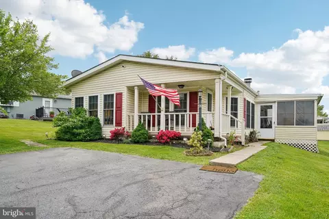 13 Black Cherry Ct W, Harleysville, PA 19438