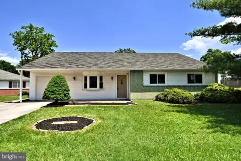 211 Oak Tree Rd, Norristown, PA 19401