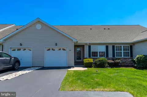 210 Franklin Ct, Royersford, PA 19468