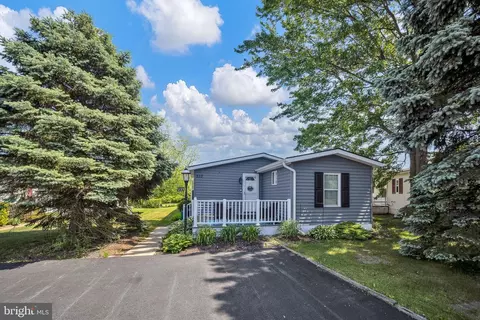 233 Cherrywood Ct, North Wales, PA 19454