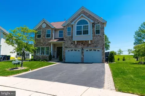 9 Pageant Ct, Royersford, PA 19468
