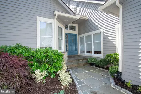 657 Hidden Pond Ln, Huntingdon Valley, PA 19006