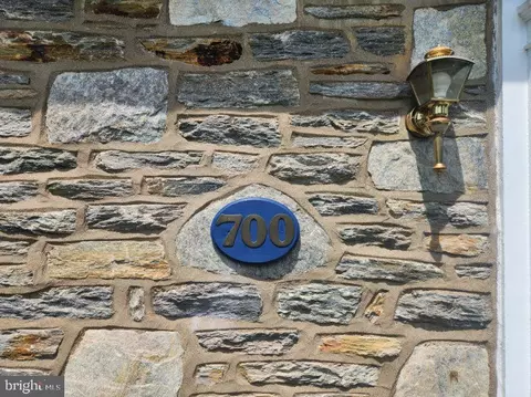 700 Misty Hollow Dr, Ambler, PA 19002