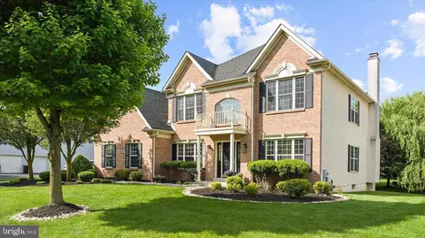 121 Avondale Dr, North Wales, PA 19454