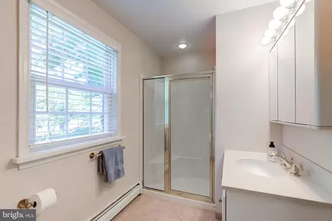 Bath - 420 Accomac Rd, Wyncote, PA 19095 photo 5 of 8