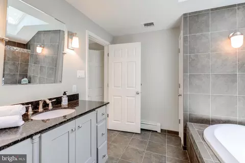 Bath - 420 Accomac Rd, Wyncote, PA 19095 photo 3 of 8