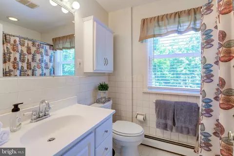 Bath - 420 Accomac Rd, Wyncote, PA 19095 photo 7 of 8