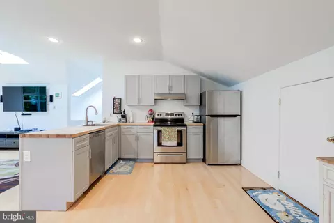 Kitchen - 420 Accomac Rd, Wyncote, PA 19095 photo 9 of 9