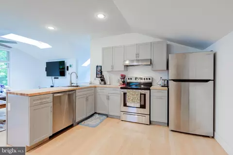 Kitchen - 420 Accomac Rd, Wyncote, PA 19095 photo 7 of 9