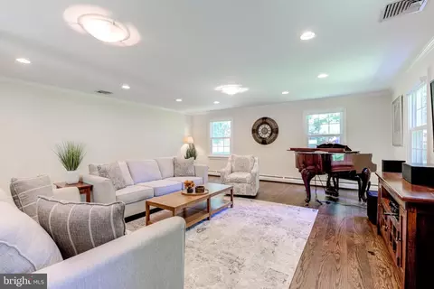Living - 420 Accomac Rd, Wyncote, PA 19095 photo 5 of 8