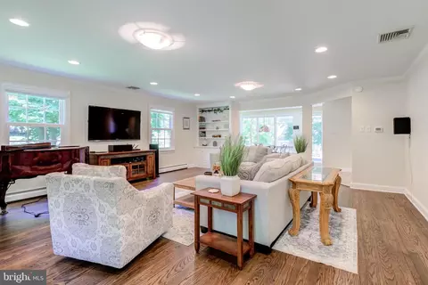 Living - 420 Accomac Rd, Wyncote, PA 19095 photo 7 of 8