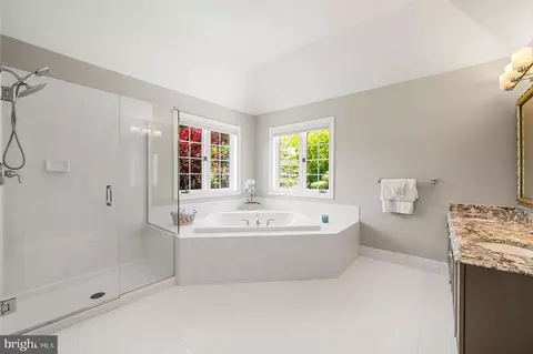 Bath - 1261 Gulph Creek Dr, Wayne, PA 19087 photo 2 of 6