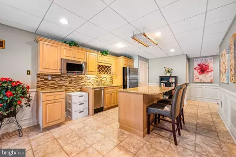 Kitchen - 1261 Gulph Creek Dr, Wayne, PA 19087 photo 4 of 5