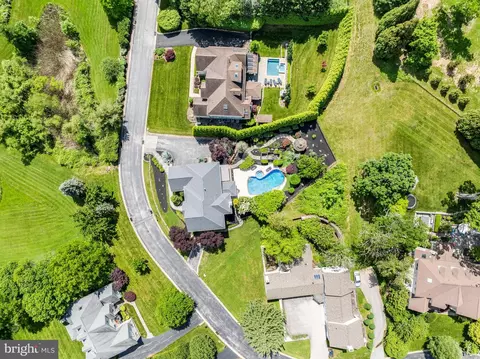 View/Area - 1261 Gulph Creek Dr, Wayne, PA 19087 photo 2 of 8
