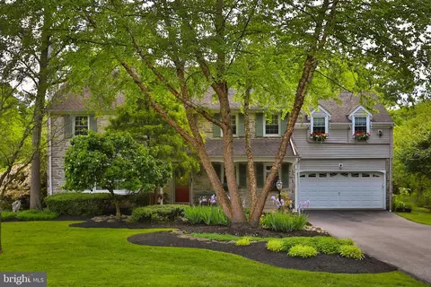 8131 Cedar Rd, Elkins Park, PA 19027