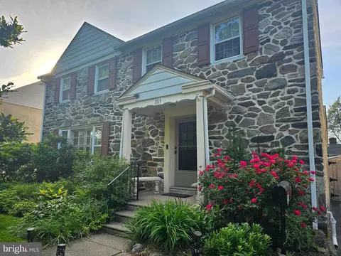 289 Meeting House Ln, Merion Station, PA 19066