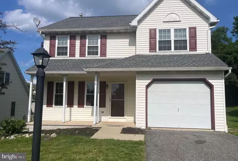 56 Commons Dr, Pottstown, PA 19464