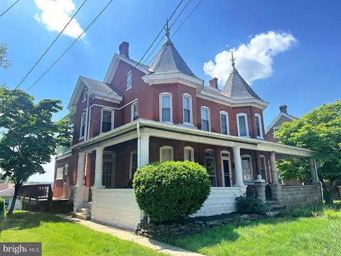 633 Main St, Red Hill, PA 18076