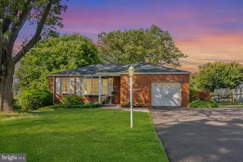 907 Edann Rd, Oreland, PA 19075