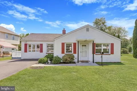 1002 Hunters Ln, Oreland, PA 19075