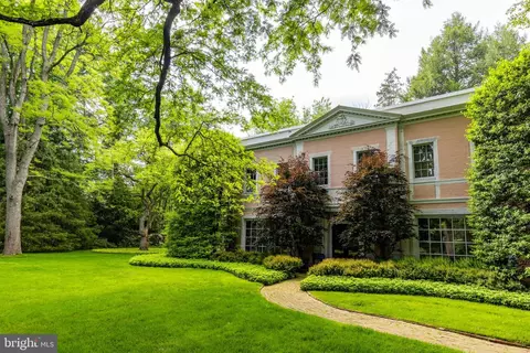 340 Fishers Rd, Bryn Mawr, PA 19010