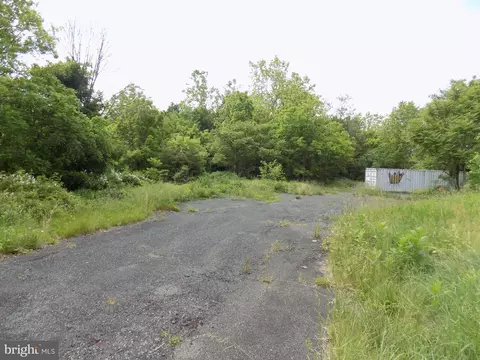 1652 State St, East Greenville, PA 18041